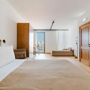 Glass House - Smart & Parking 4*, Lecce Italia